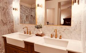 Fragrant Finnish Sauna & Cozy Pool With French 3Br